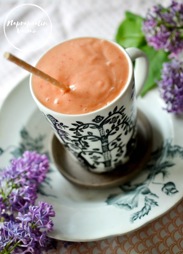 Maidoton_mansikkasmoothie