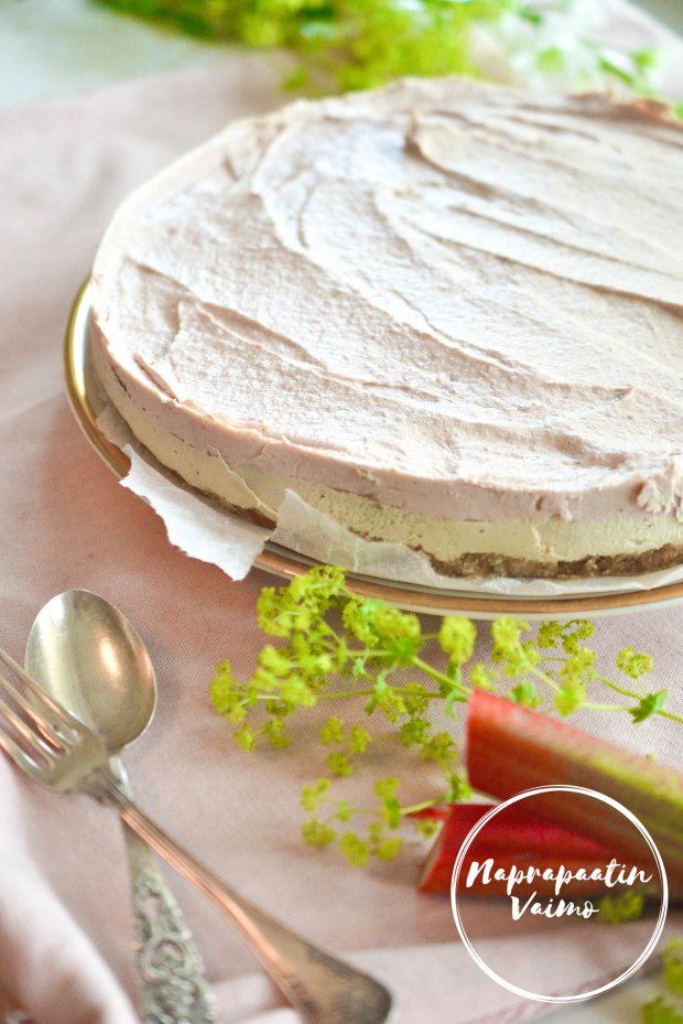 Maidoton_raparperikakku