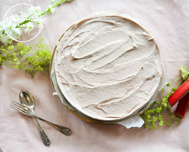 Raikas_raparperikakku