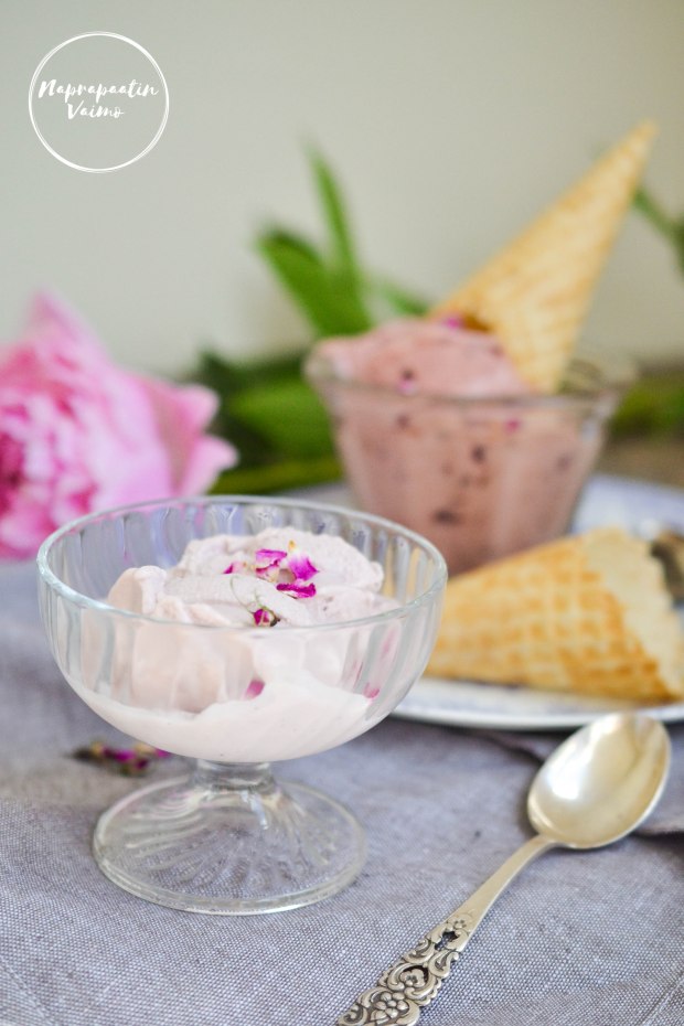 Maidottomat ruusuvesi jäätelöt